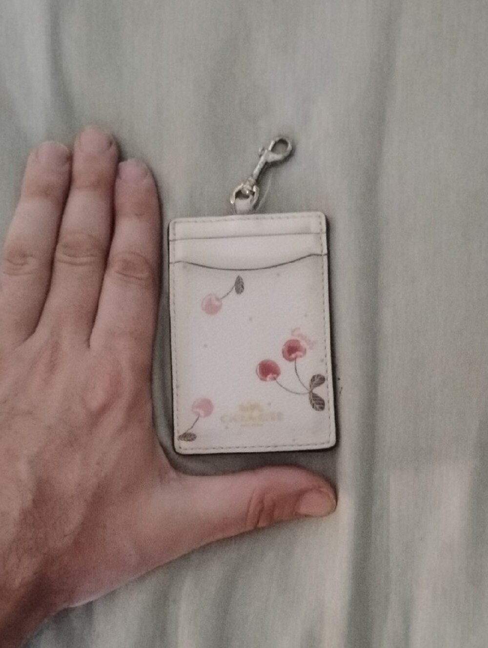 Coach White Cherry Print Leather ID Card Holder with Gold Logo and Silver Clip - Picture 2 of 9